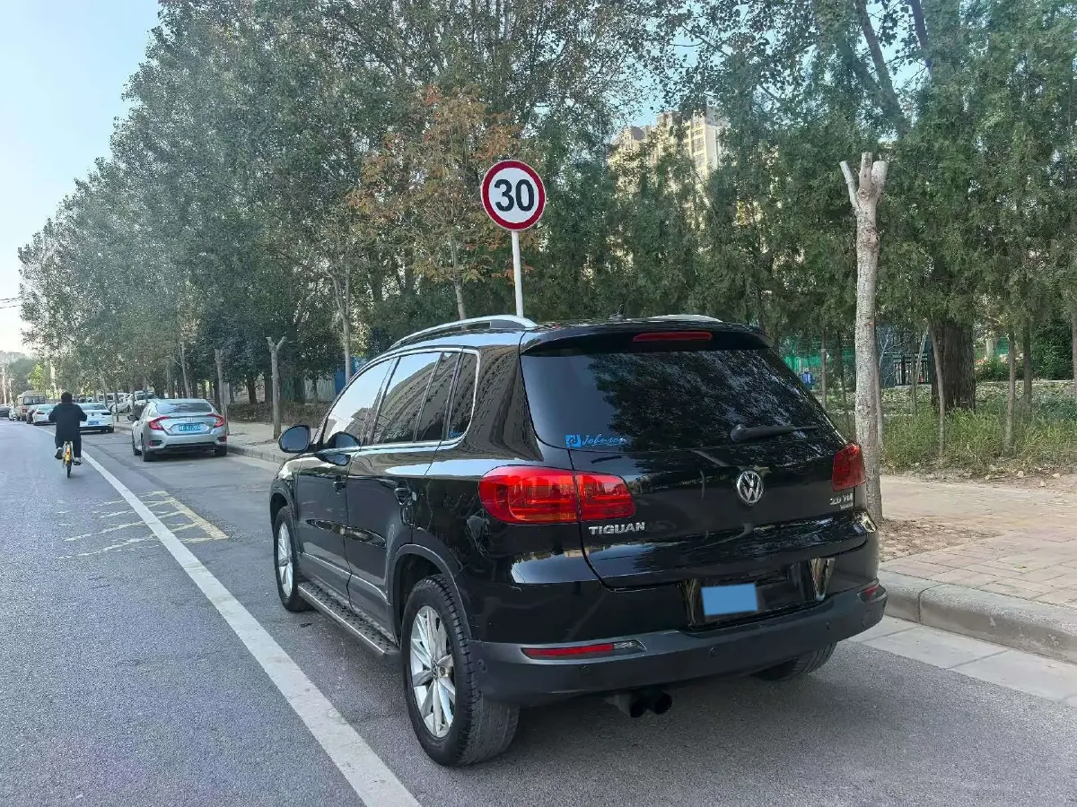 2012 Volkswagen Tiguan 2.0T 140HP L4 6AT,autocango,china used car exporter,china ev exporter,chinese used car exporter,chinese used ev exporter