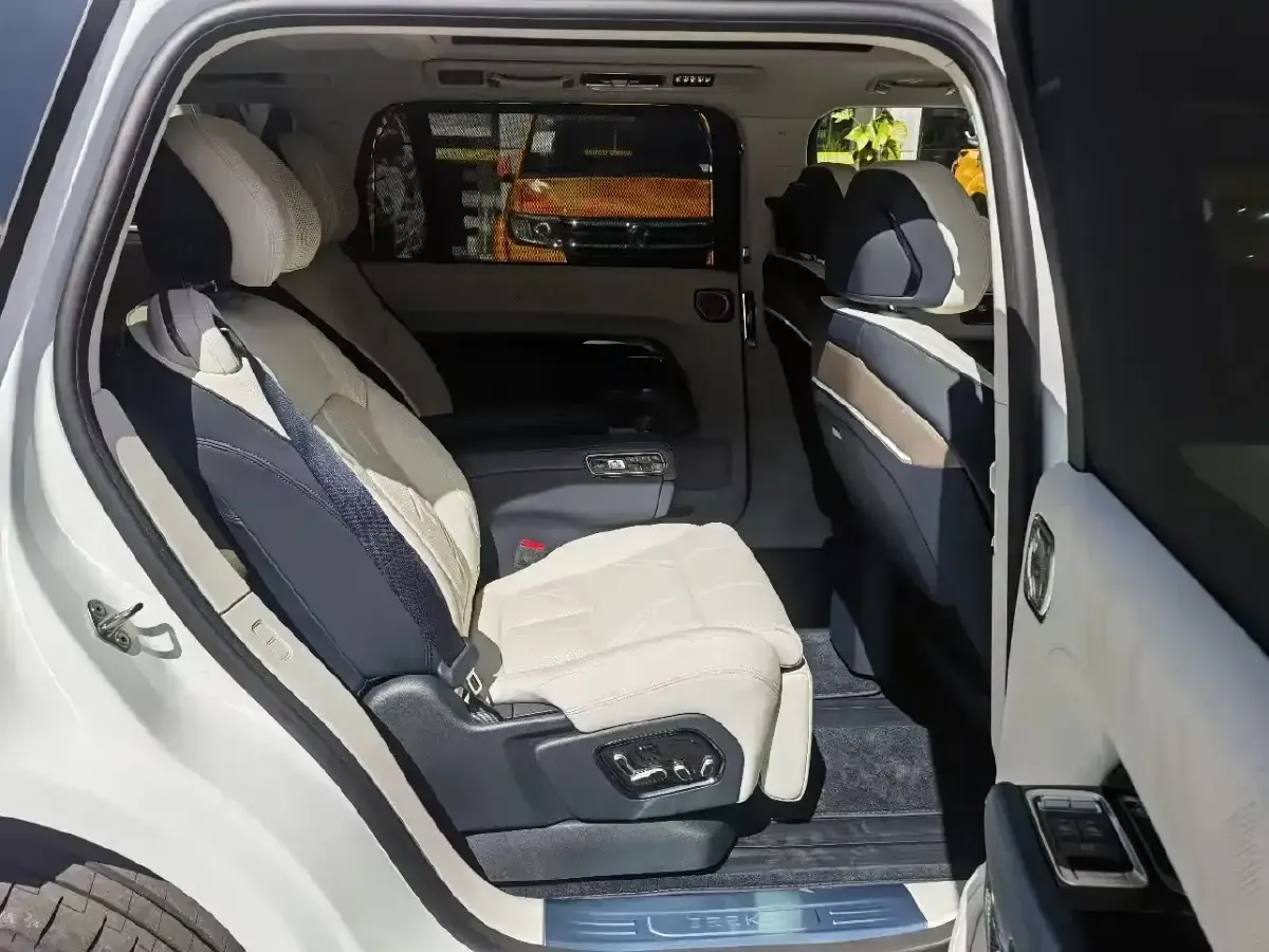 2025 Zeekr 9X 2.0T 279HP L4 1DHT PHEV,autocango,china used car exporter,china ev exporter,chinese used car exporter,chinese used ev exporter