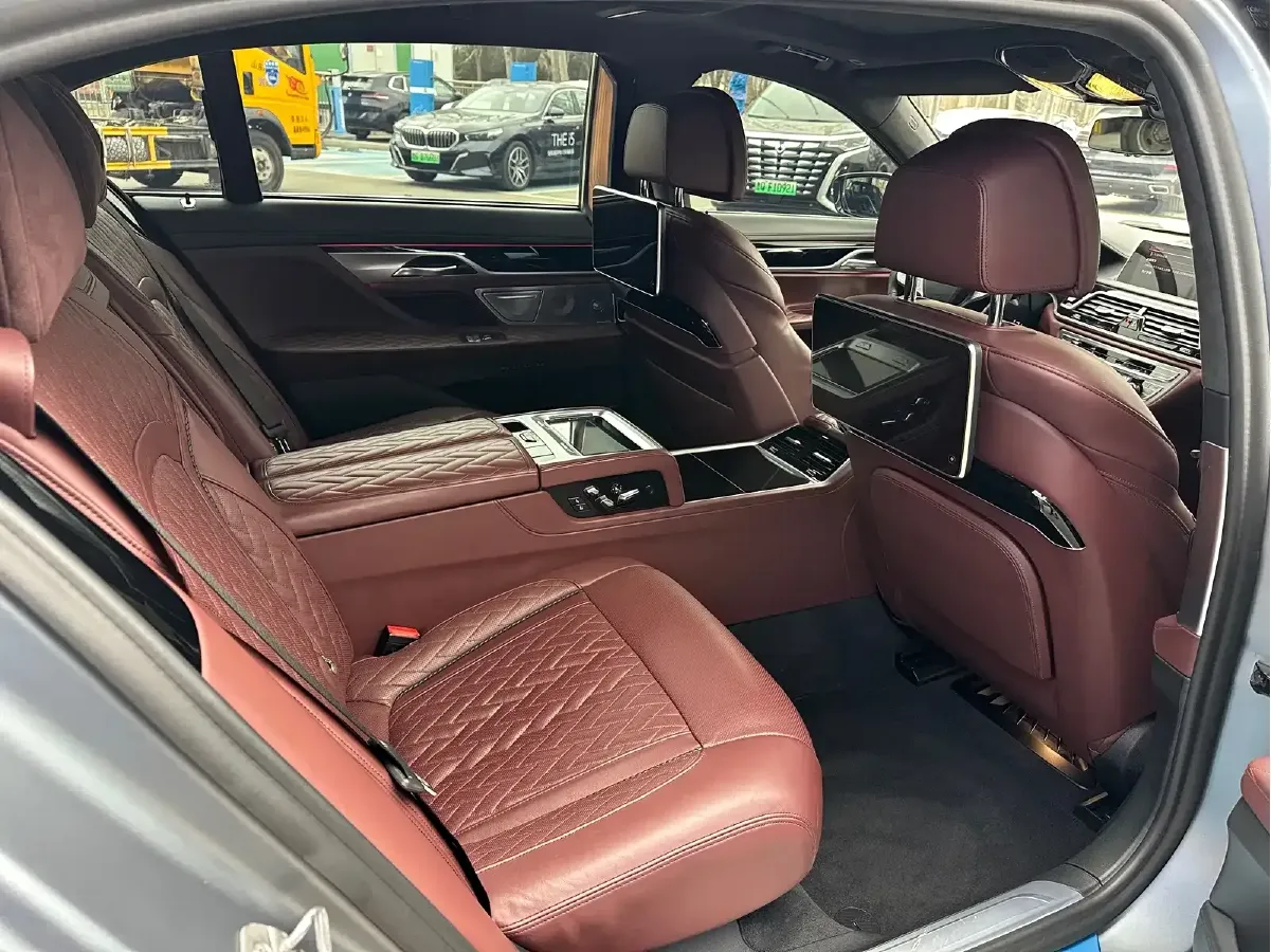 2019 BMW 7 Series 6.6T 585HP V12 8AT,autocango,china used car exporter,china ev exporter,chinese used car exporter,chinese used ev exporter