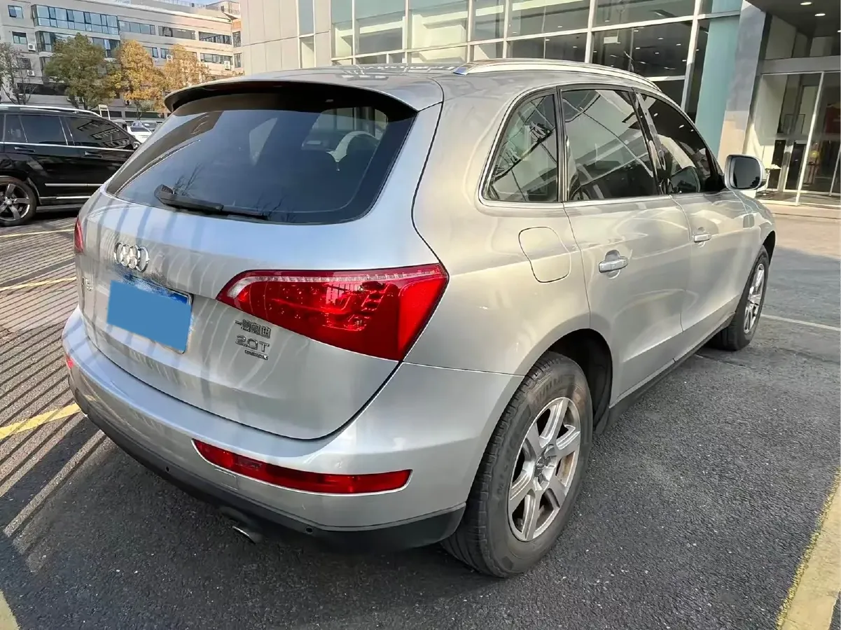 2010 Audi Q5 2.0T 211HP L4 7DCT,autocango,china used car exporter,china ev exporter,chinese used car exporter,chinese used ev exporter