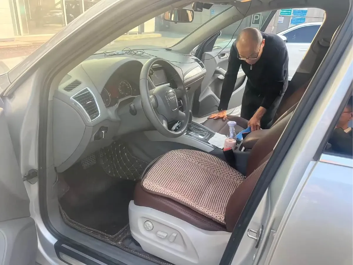 2010 Audi Q5 2.0T 211HP L4 7DCT,autocango,china used car exporter,china ev exporter,chinese used car exporter,chinese used ev exporter