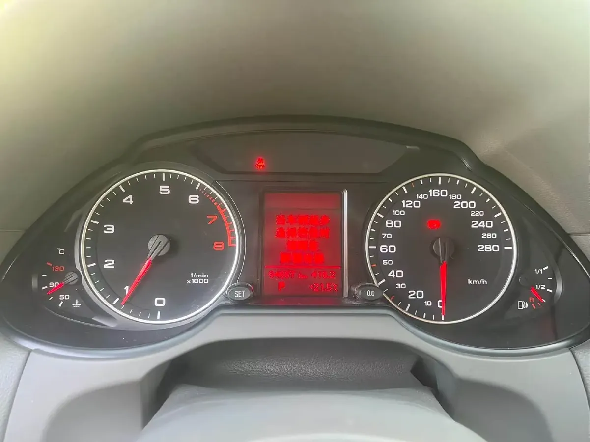 2010 Audi Q5 2.0T 211HP L4 7DCT,autocango,china used car exporter,china ev exporter,chinese used car exporter,chinese used ev exporter