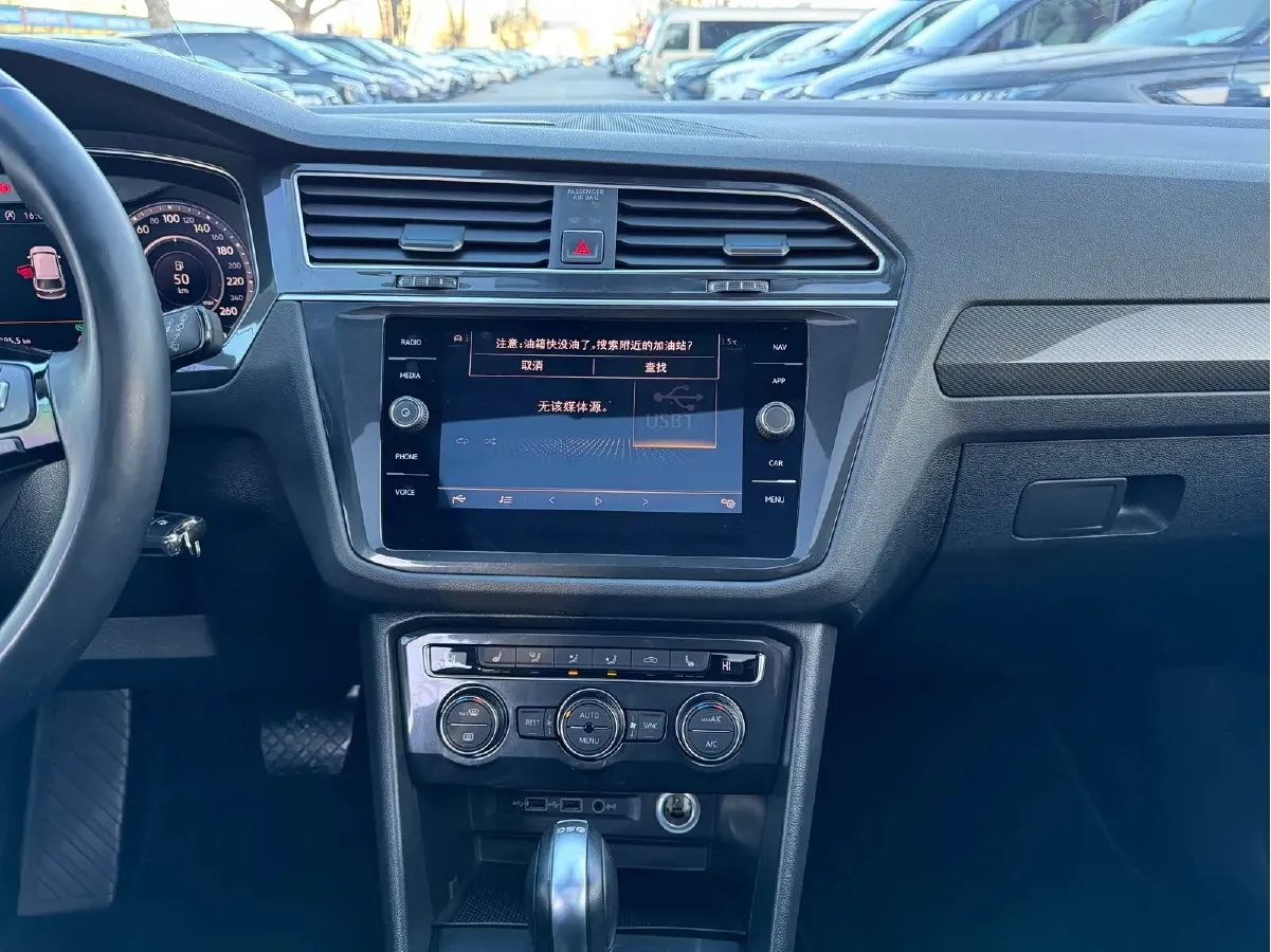 2018 Volkswagen Tiguan 2.0T 180HP L4 7DCT,autocango,china used car exporter,china ev exporter,chinese used car exporter,chinese used ev exporter