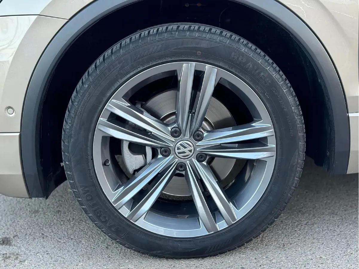 2018 Volkswagen Tiguan 2.0T 180HP L4 7DCT,autocango,china used car exporter,china ev exporter,chinese used car exporter,chinese used ev exporter