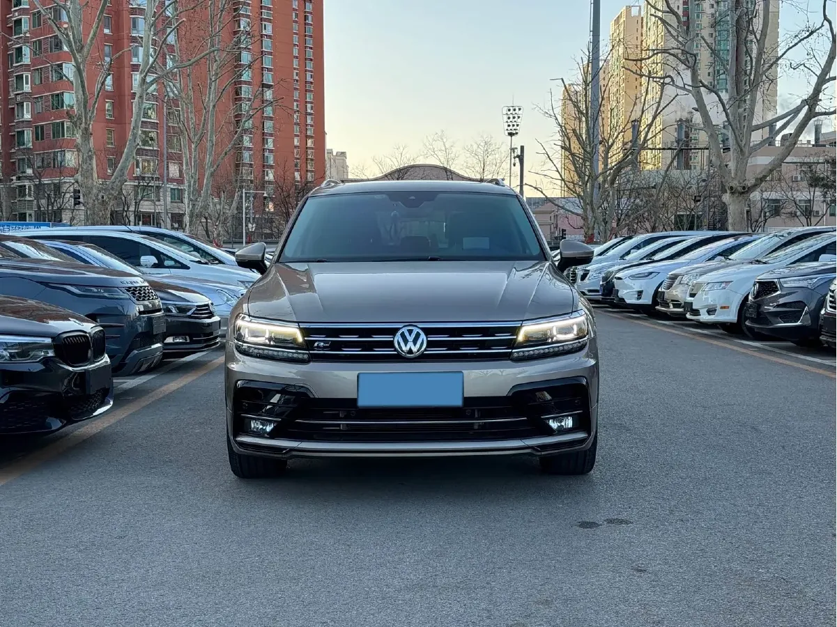 2018 Volkswagen Tiguan 2.0T 180HP L4 7DCT,autocango,china used car exporter,china ev exporter,chinese used car exporter,chinese used ev exporter