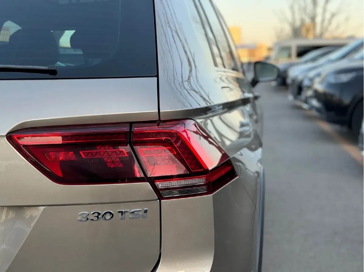 2018 Volkswagen Tiguan 2.0T 180HP L4 7DCT,autocango,china used car exporter,china ev exporter,chinese used car exporter,chinese used ev exporter