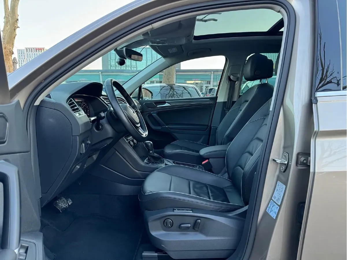 2018 Volkswagen Tiguan 2.0T 180HP L4 7DCT,autocango,china used car exporter,china ev exporter,chinese used car exporter,chinese used ev exporter