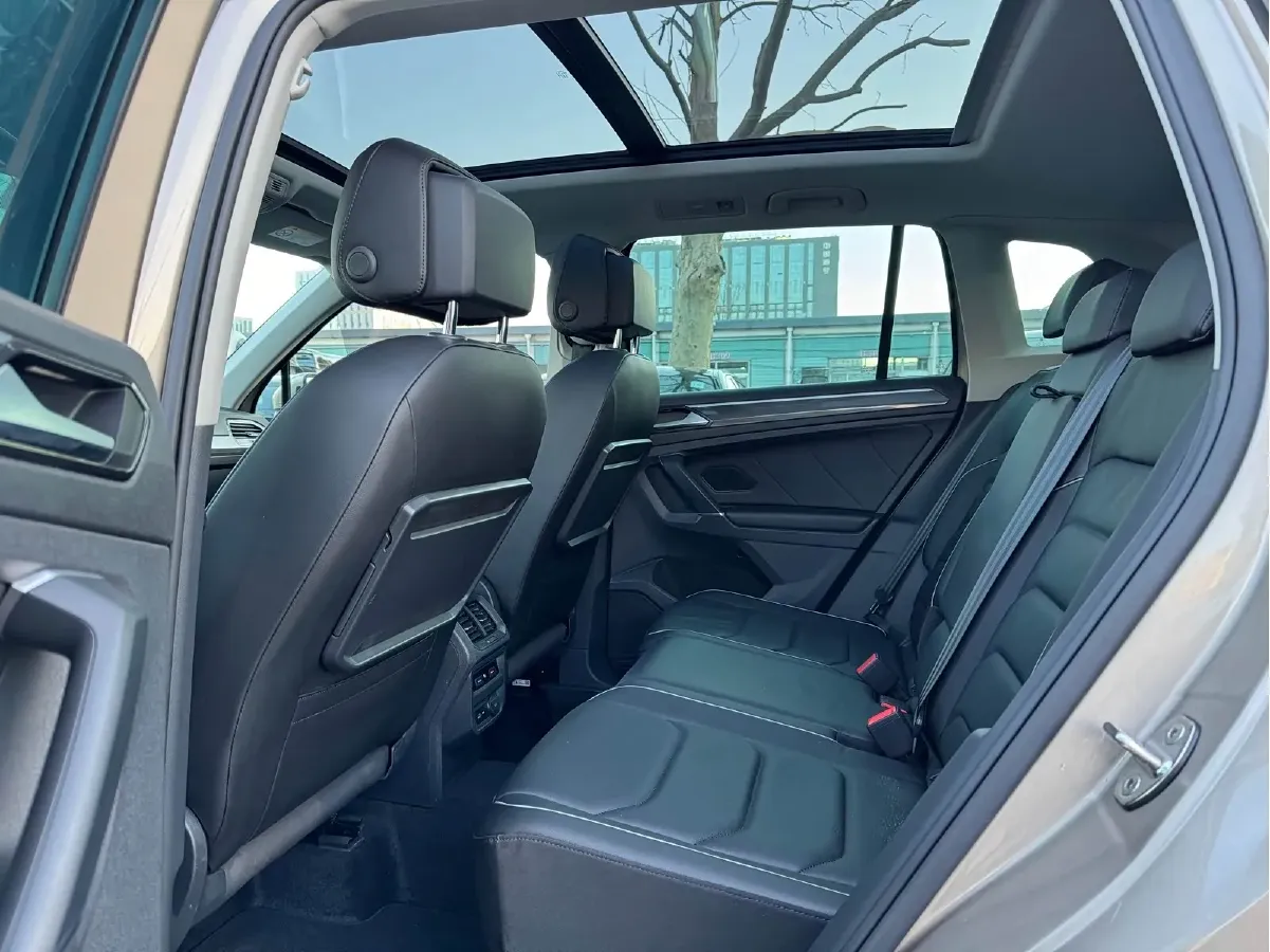 2018 Volkswagen Tiguan 2.0T 180HP L4 7DCT,autocango,china used car exporter,china ev exporter,chinese used car exporter,chinese used ev exporter