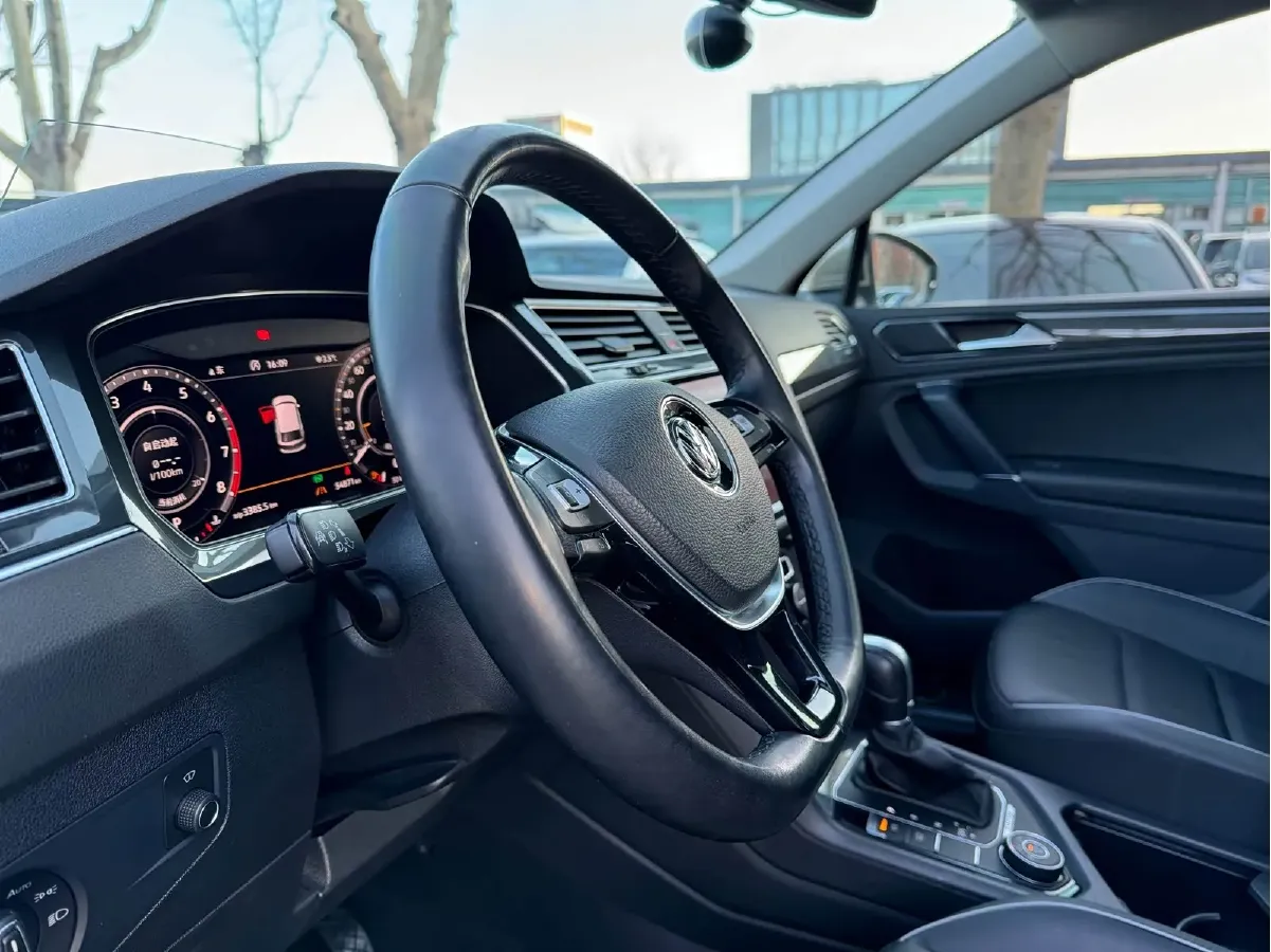 2018 Volkswagen Tiguan 2.0T 180HP L4 7DCT,autocango,china used car exporter,china ev exporter,chinese used car exporter,chinese used ev exporter