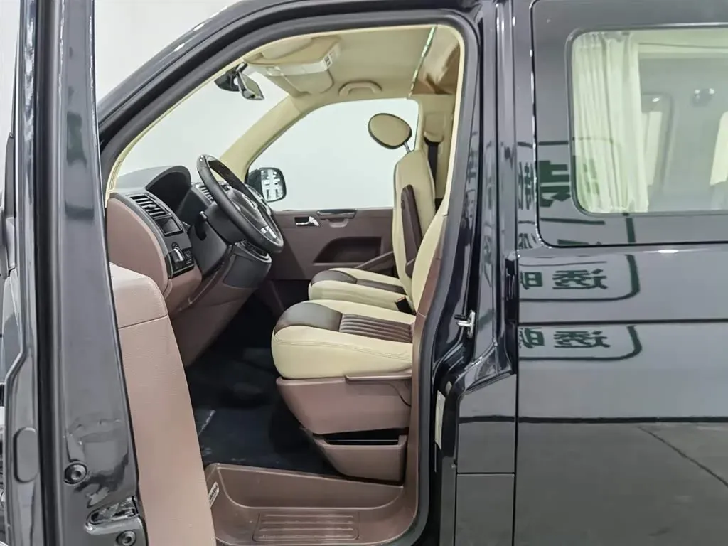 2015 Volkswagen Caravelle 2.0T 204HP L4 7DCT,autocango,china used car exporter,china ev exporter,chinese used car exporter,chinese used ev exporter