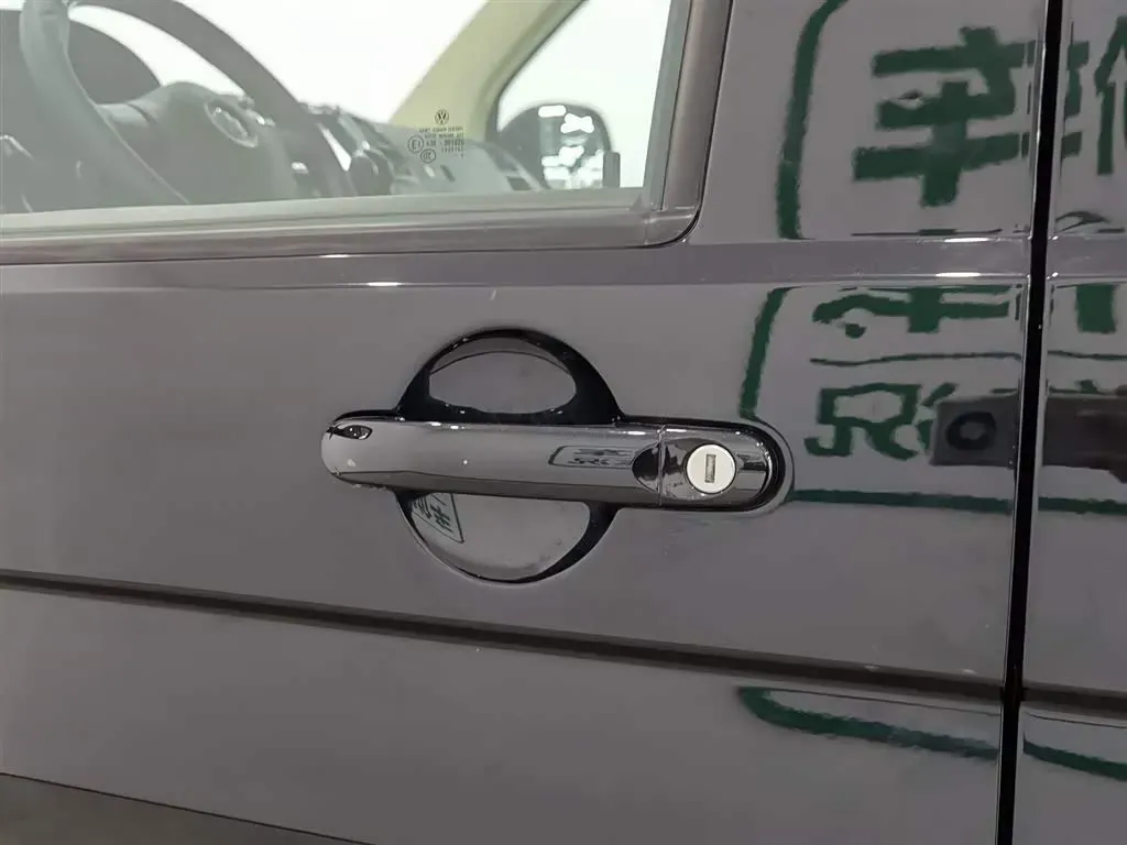 2015 Volkswagen Caravelle 2.0T 204HP L4 7DCT,autocango,china used car exporter,china ev exporter,chinese used car exporter,chinese used ev exporter