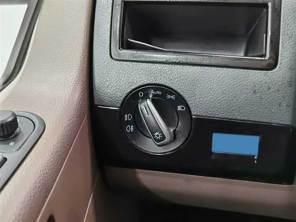 2015 Volkswagen Caravelle 2.0T 204HP L4 7DCT,autocango,china used car exporter,china ev exporter,chinese used car exporter,chinese used ev exporter