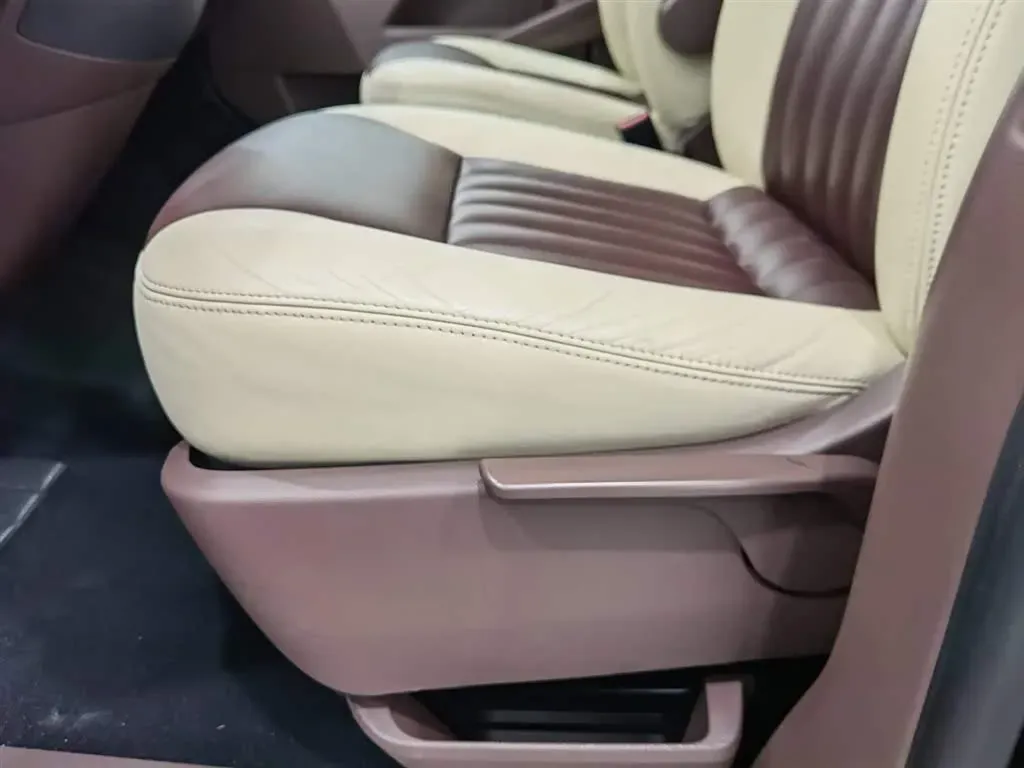 2015 Volkswagen Caravelle 2.0T 204HP L4 7DCT,autocango,china used car exporter,china ev exporter,chinese used car exporter,chinese used ev exporter