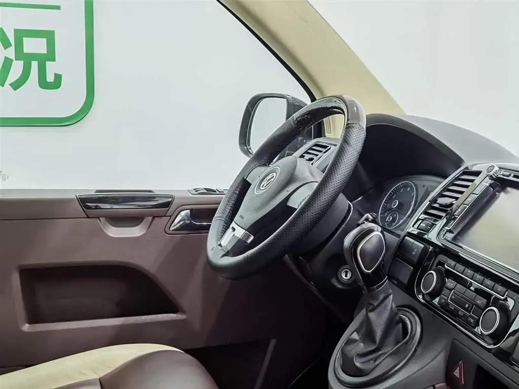 2015 Volkswagen Caravelle 2.0T 204HP L4 7DCT,autocango,china used car exporter,china ev exporter,chinese used car exporter,chinese used ev exporter