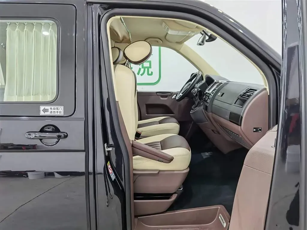 2015 Volkswagen Caravelle 2.0T 204HP L4 7DCT,autocango,china used car exporter,china ev exporter,chinese used car exporter,chinese used ev exporter