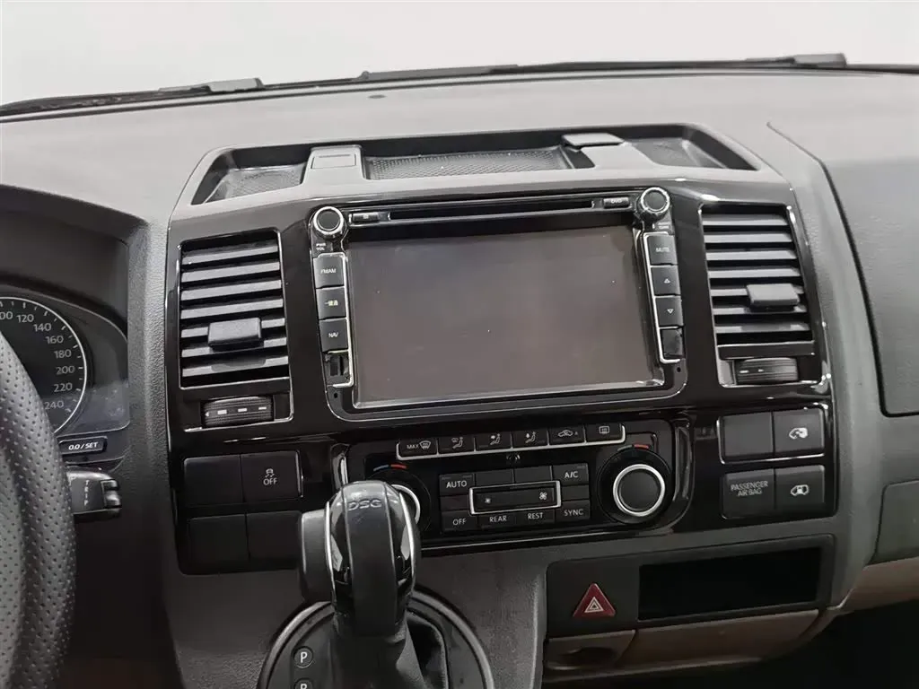 2015 Volkswagen Caravelle 2.0T 204HP L4 7DCT,autocango,china used car exporter,china ev exporter,chinese used car exporter,chinese used ev exporter