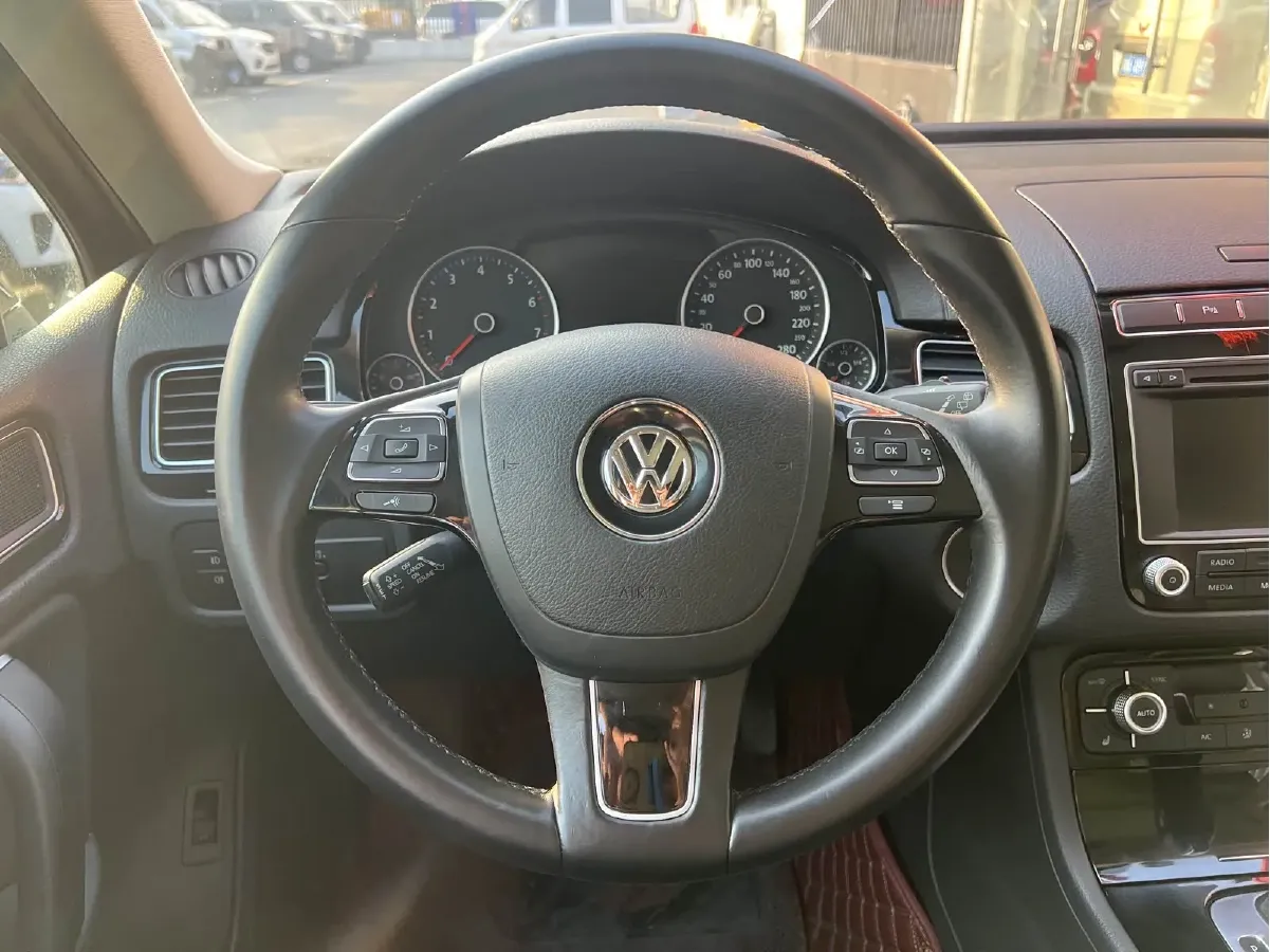 2016 Volkswagen Touareg 3.0T 320HP V6 8AT,autocango,china used car exporter,china ev exporter,chinese used car exporter,chinese used ev exporter