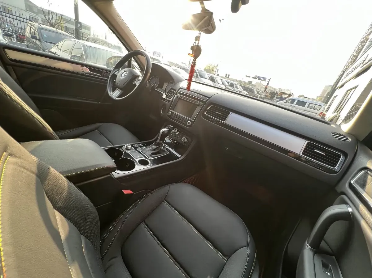 2016 Volkswagen Touareg 3.0T 320HP V6 8AT,autocango,china used car exporter,china ev exporter,chinese used car exporter,chinese used ev exporter