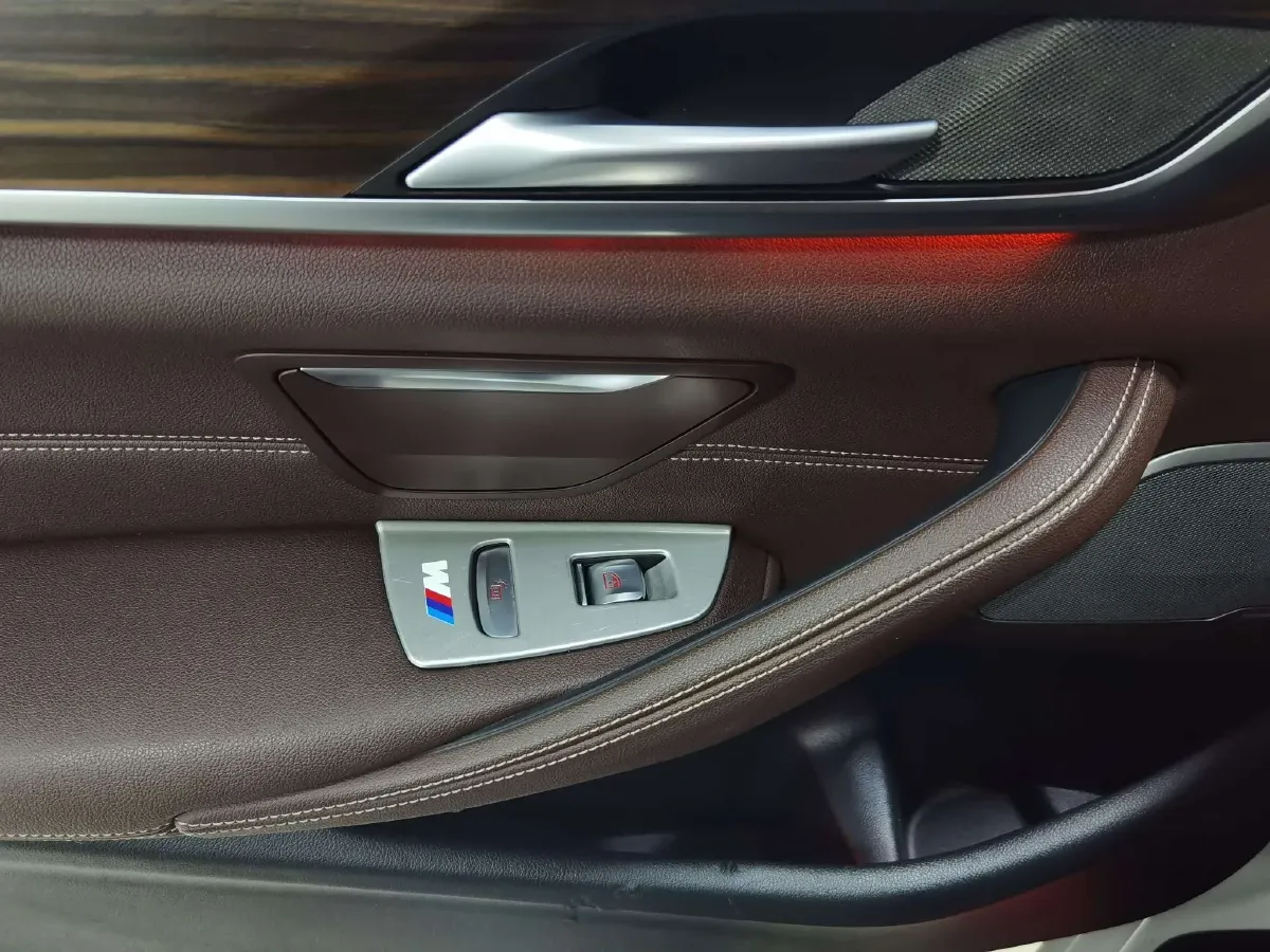 2023 BMW 5 Series 2.0T 245HP L4 8AT,autocango,china used car exporter,china ev exporter,chinese used car exporter,chinese used ev exporter