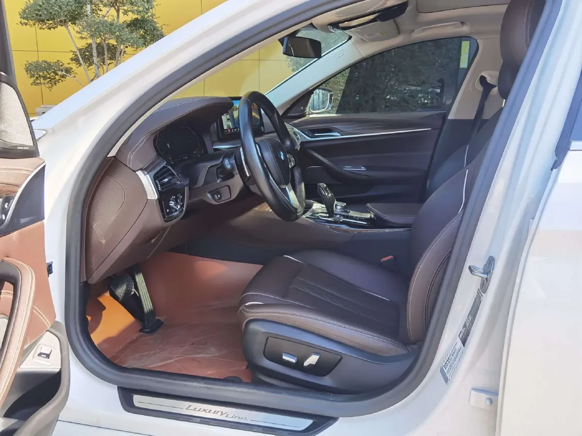 2023 BMW 5 Series 2.0T 245HP L4 8AT,autocango,china used car exporter,china ev exporter,chinese used car exporter,chinese used ev exporter