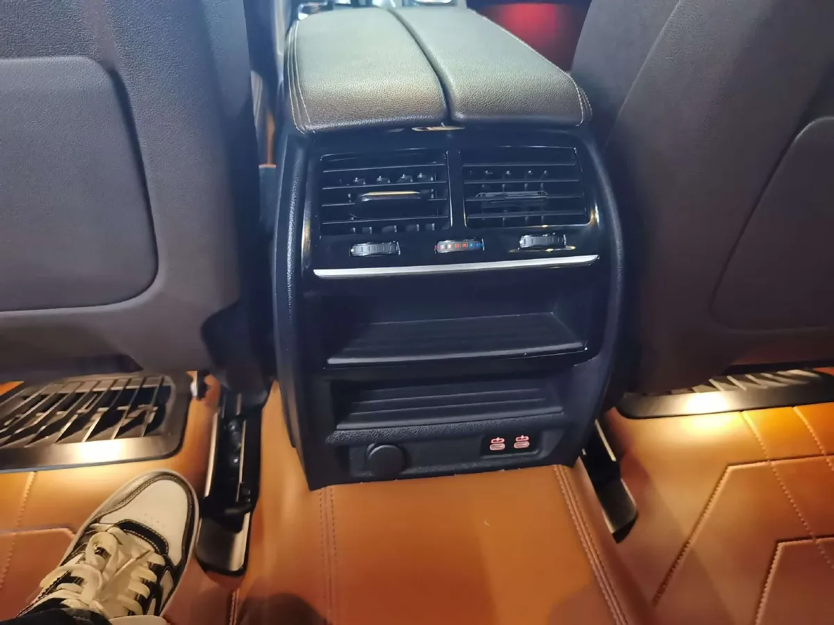 2023 BMW 5 Series 2.0T 245HP L4 8AT,autocango,china used car exporter,china ev exporter,chinese used car exporter,chinese used ev exporter