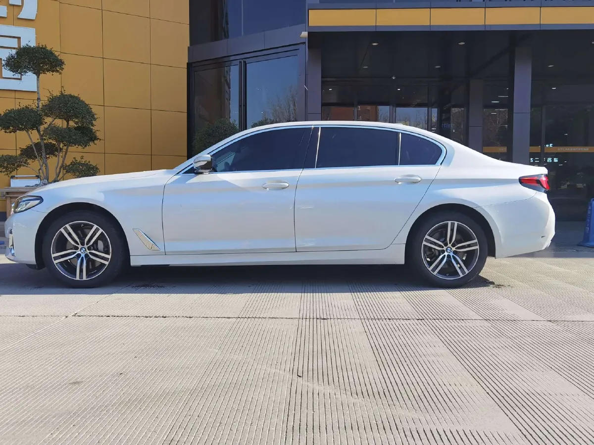 2023 BMW 5 Series 2.0T 245HP L4 8AT,autocango,china used car exporter,china ev exporter,chinese used car exporter,chinese used ev exporter