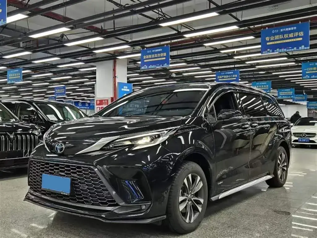 2024 Toyota Granvia 2.5L 189HP L4 E-CVT Hybrid