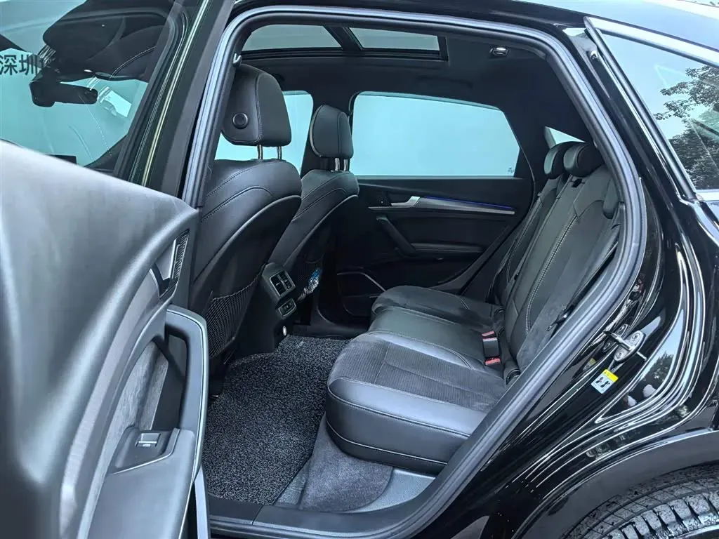 2022 Audi Q5L Sportback 2.0T 252HP L4 7DCT,autocango,china used car exporter,china ev exporter,chinese used car exporter,chinese used ev exporter