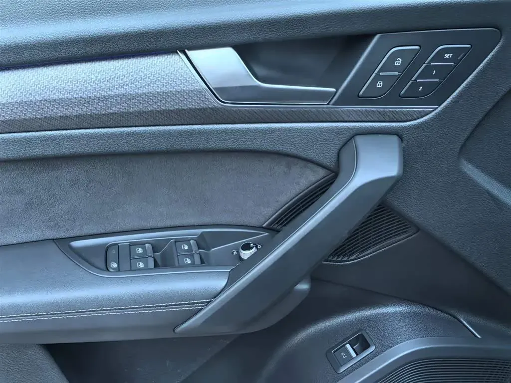 2022 Audi Q5L Sportback 2.0T 252HP L4 7DCT,autocango,china used car exporter,china ev exporter,chinese used car exporter,chinese used ev exporter