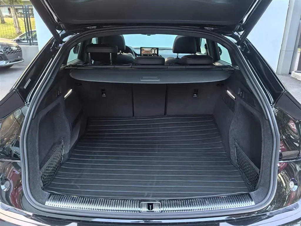 2022 Audi Q5L Sportback 2.0T 252HP L4 7DCT,autocango,china used car exporter,china ev exporter,chinese used car exporter,chinese used ev exporter