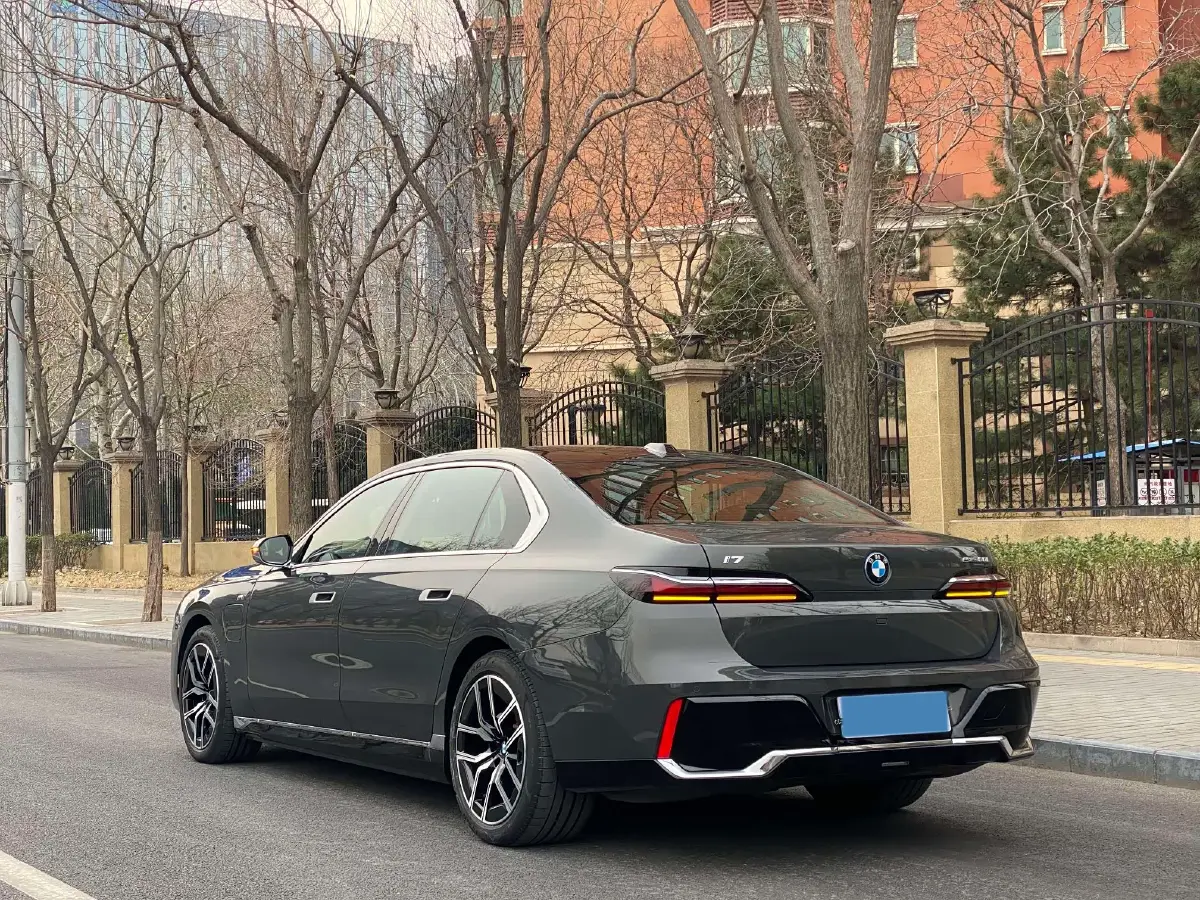 2023 BMW i7 BEV 101.7KWH