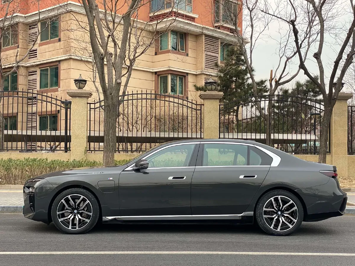 2023 BMW i7 BEV 101.7KWH,autocango,china used car exporter,china ev exporter,chinese used car exporter,chinese used ev exporter