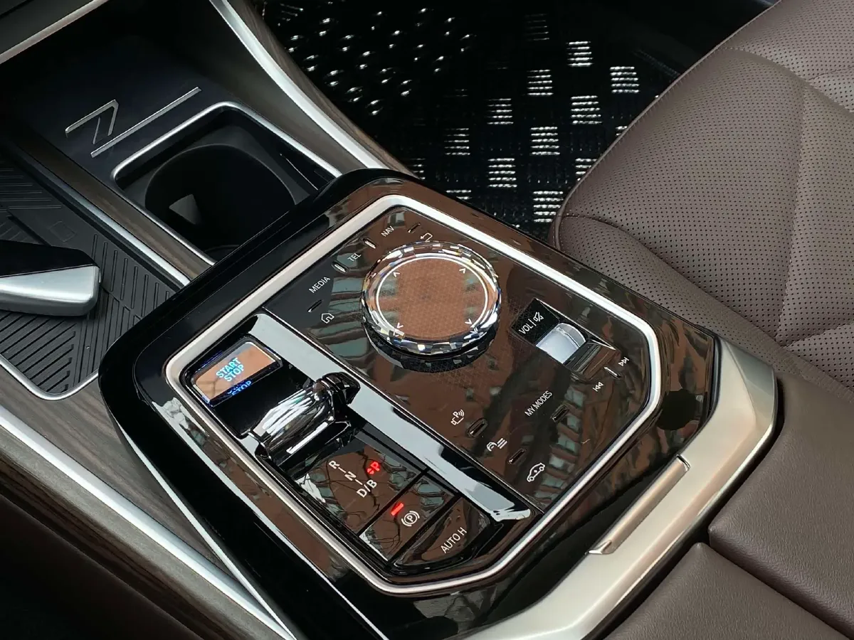 2023 BMW i7 BEV 101.7KWH,autocango,china used car exporter,china ev exporter,chinese used car exporter,chinese used ev exporter