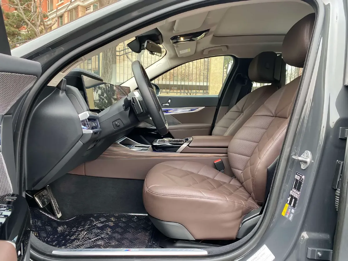 2023 BMW i7 BEV 101.7KWH,autocango,china used car exporter,china ev exporter,chinese used car exporter,chinese used ev exporter