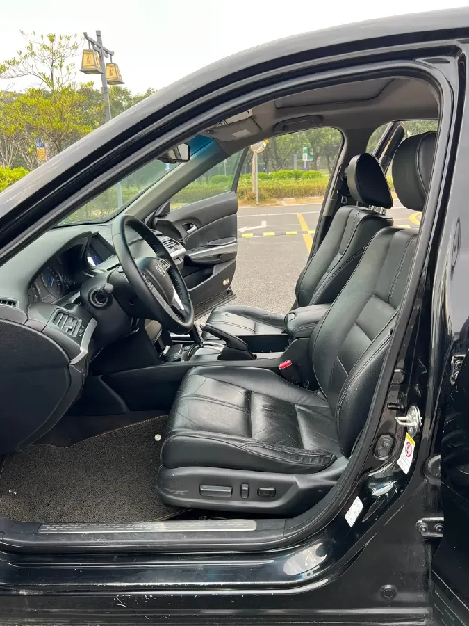 2012 Honda Crosstour 2.4L 197HP L4 5AT,autocango,china used car exporter,china ev exporter,chinese used car exporter,chinese used ev exporter