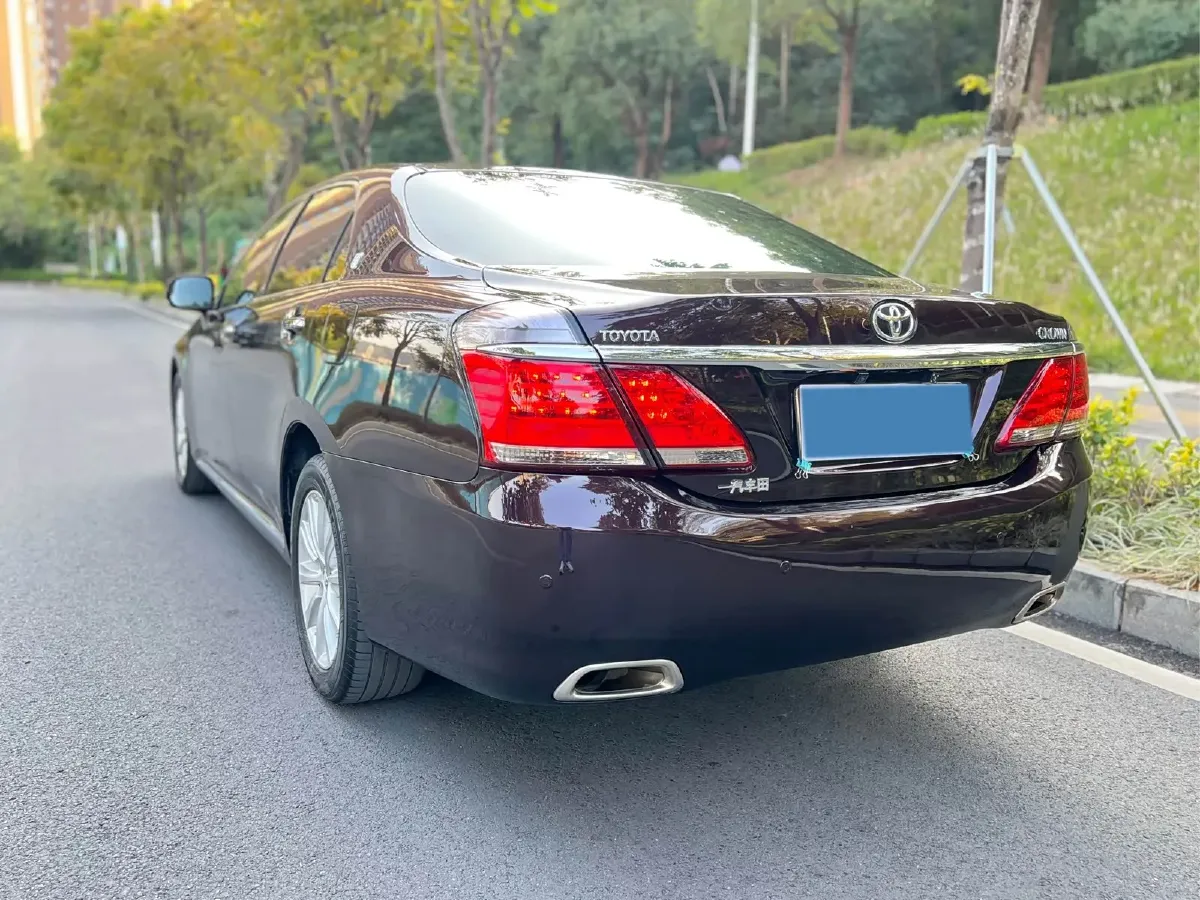 2012 Toyota Crown 2.5L 193HP V6 6AT,autocango,china used car exporter,china ev exporter,chinese used car exporter,chinese used ev exporter