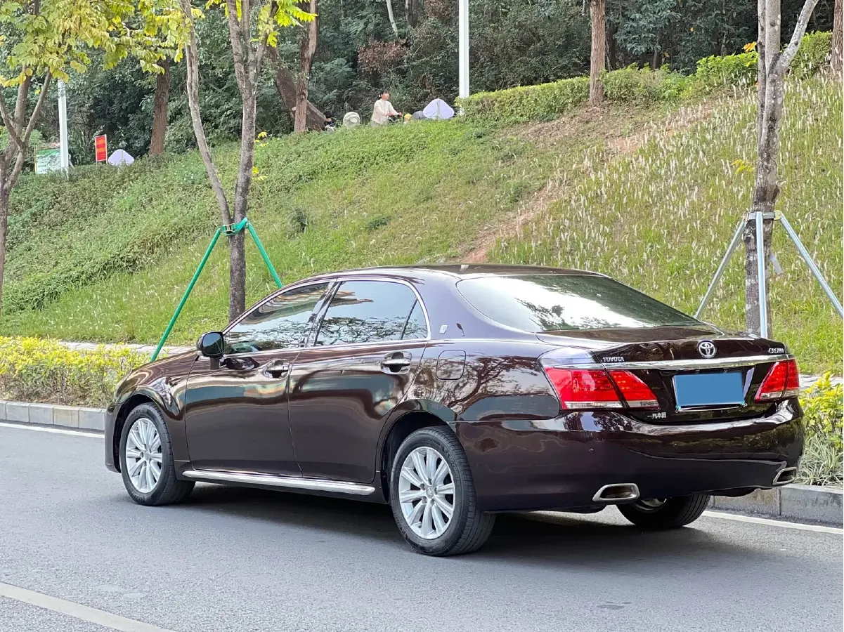 2012 Toyota Crown 2.5L 193HP V6 6AT,autocango,china used car exporter,china ev exporter,chinese used car exporter,chinese used ev exporter