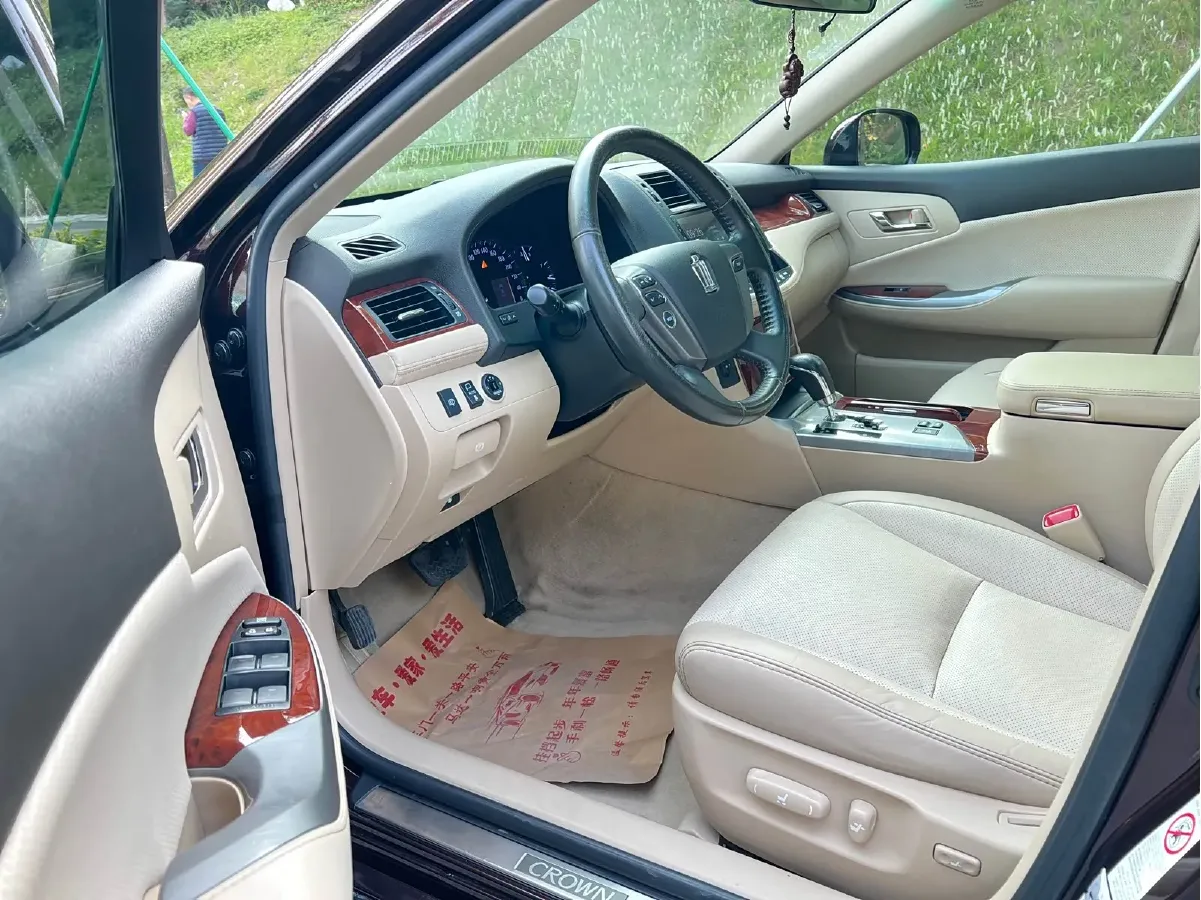 2012 Toyota Crown 2.5L 193HP V6 6AT,autocango,china used car exporter,china ev exporter,chinese used car exporter,chinese used ev exporter