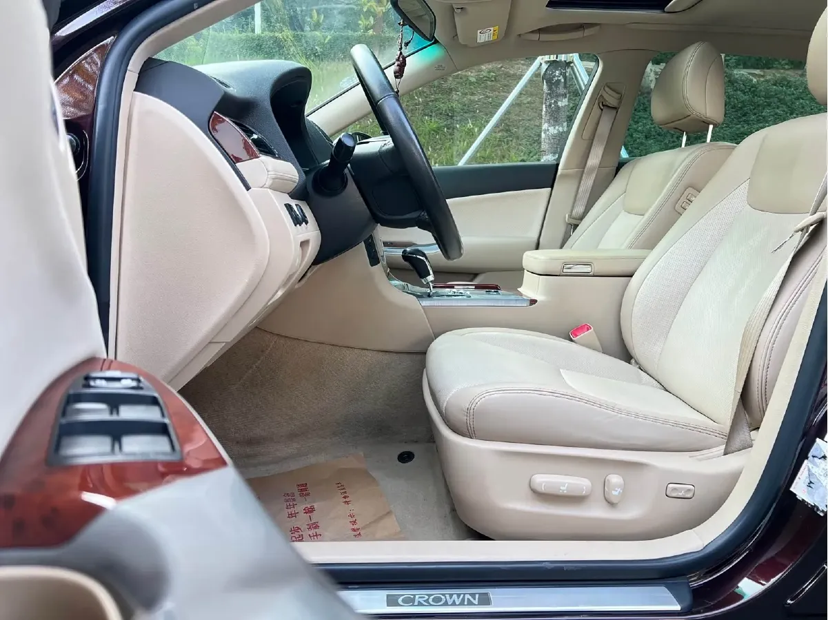 2012 Toyota Crown 2.5L 193HP V6 6AT,autocango,china used car exporter,china ev exporter,chinese used car exporter,chinese used ev exporter