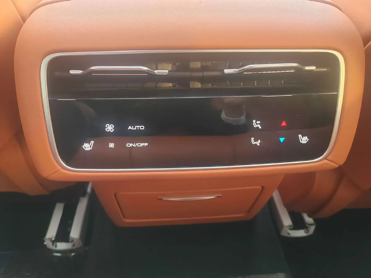 2024 Tank 700 3.0T 360HP V6 9AT PHEV 37.1KWH,autocango,china used car exporter,china ev exporter,chinese used car exporter,chinese used ev exporter