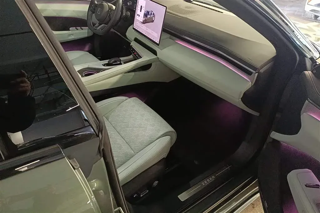 2025 Zeekr 001 BEV 100KWH,autocango,china used car exporter,china ev exporter,chinese used car exporter,chinese used ev exporter