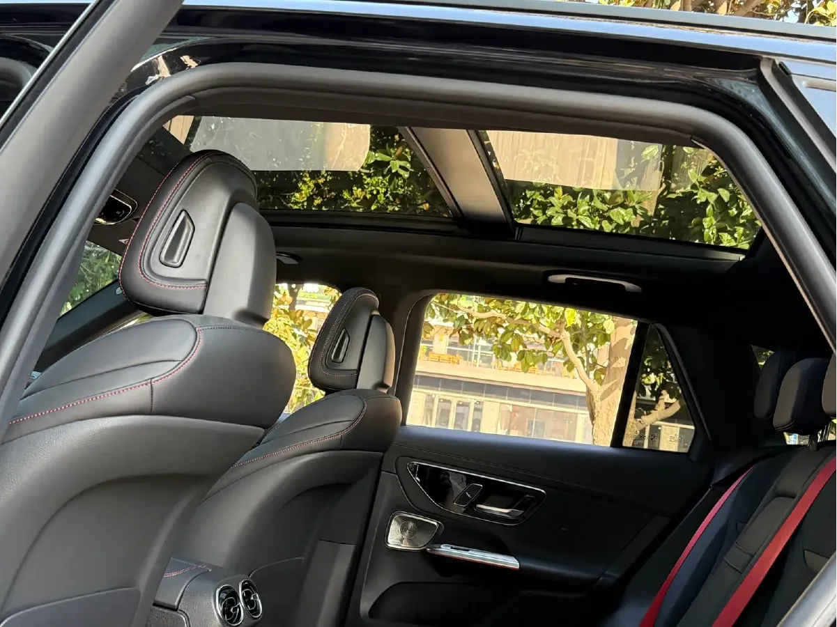 2024 Mercedes-Benz GLC AMG 2.0T 421HP L4 9AT,autocango,china used car exporter,china ev exporter,chinese used car exporter,chinese used ev exporter