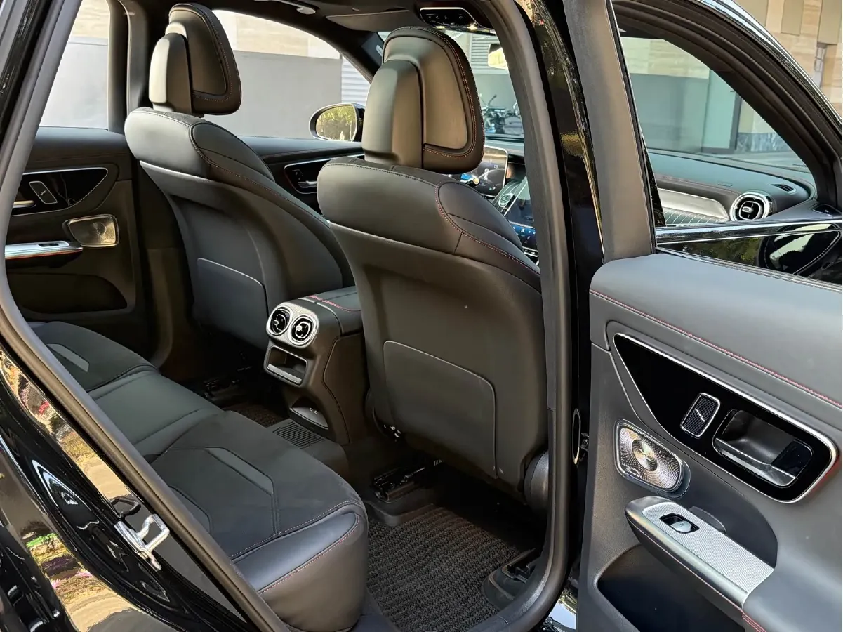 2024 Mercedes-Benz GLC AMG 2.0T 421HP L4 9AT,autocango,china used car exporter,china ev exporter,chinese used car exporter,chinese used ev exporter