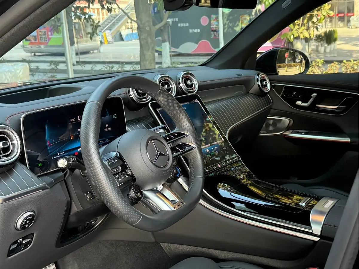 2024 Mercedes-Benz GLC AMG 2.0T 421HP L4 9AT,autocango,china used car exporter,china ev exporter,chinese used car exporter,chinese used ev exporter