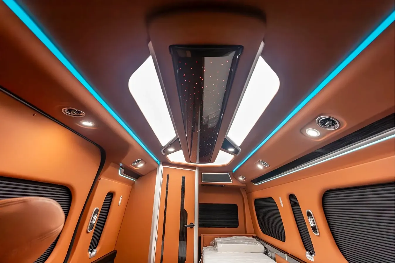 2024 Century Century 3.5L 262HP V6 E-CVT PHEV 18.1KWH,autocango,china used car exporter,china ev exporter,chinese used car exporter,chinese used ev exporter