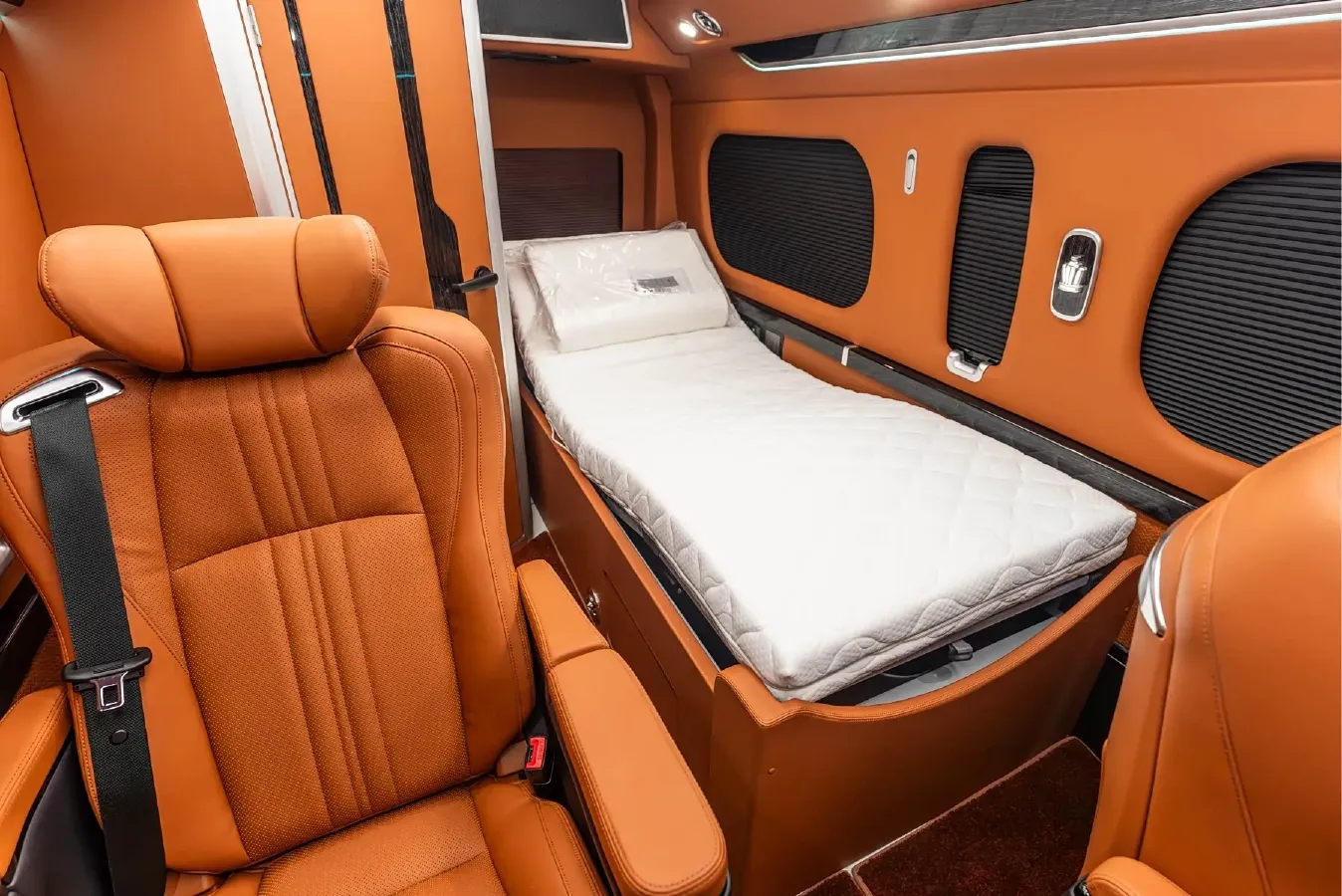 2024 Century Century 3.5L 262HP V6 E-CVT PHEV 18.1KWH,autocango,china used car exporter,china ev exporter,chinese used car exporter,chinese used ev exporter