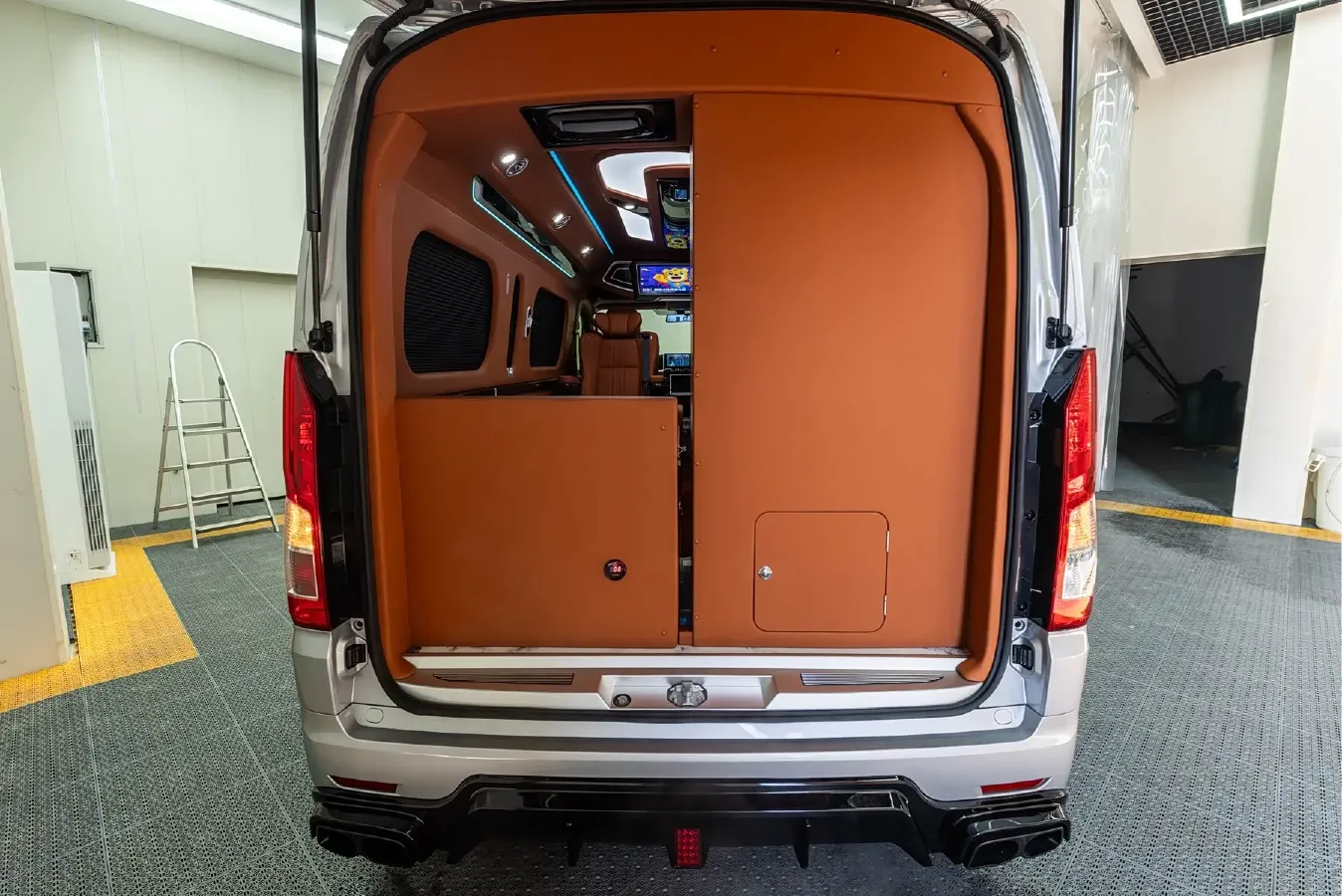 2024 Century Century 3.5L 262HP V6 E-CVT PHEV 18.1KWH,autocango,china used car exporter,china ev exporter,chinese used car exporter,chinese used ev exporter