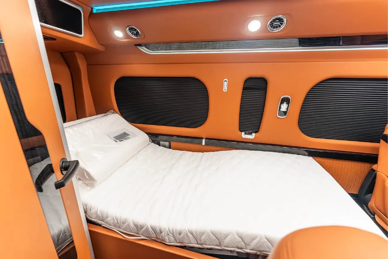 2024 Century Century 3.5L 262HP V6 E-CVT PHEV 18.1KWH,autocango,china used car exporter,china ev exporter,chinese used car exporter,chinese used ev exporter