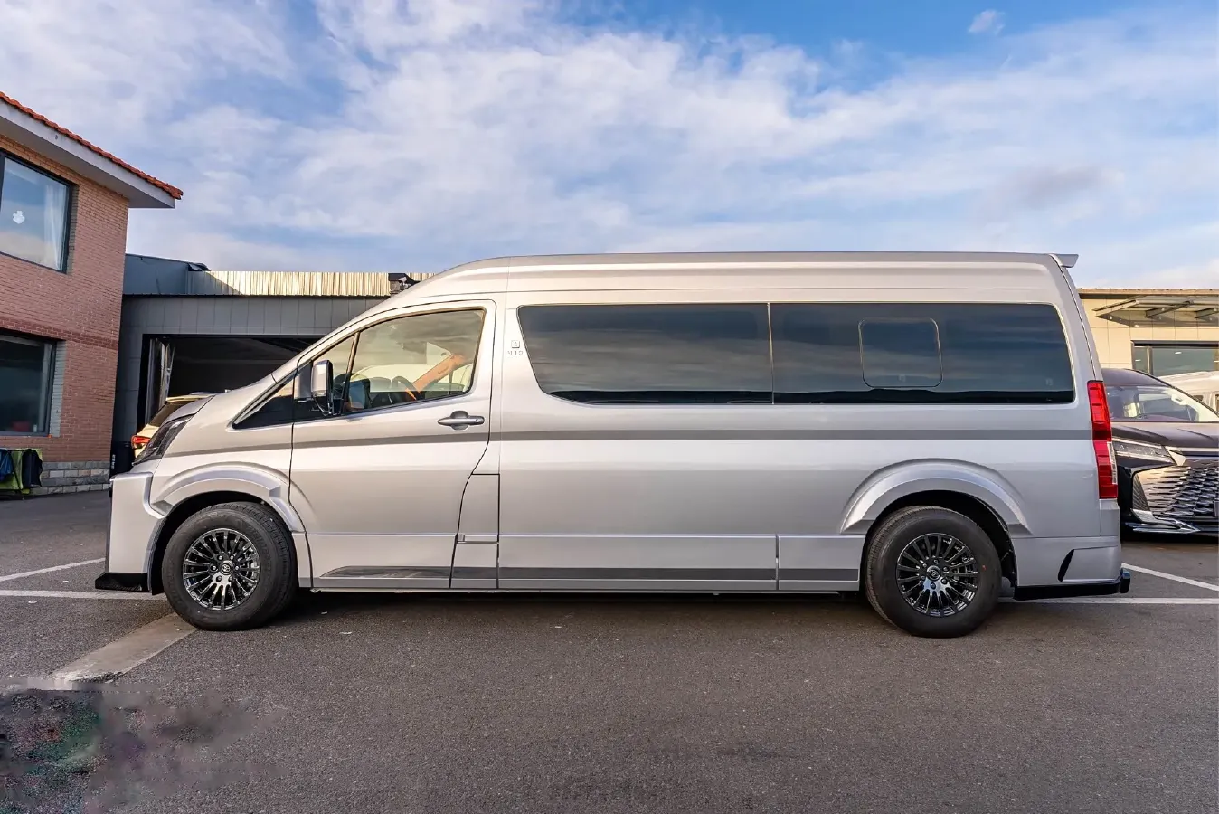 2024 Century Century 3.5L 262HP V6 E-CVT PHEV 18.1KWH,autocango,china used car exporter,china ev exporter,chinese used car exporter,chinese used ev exporter