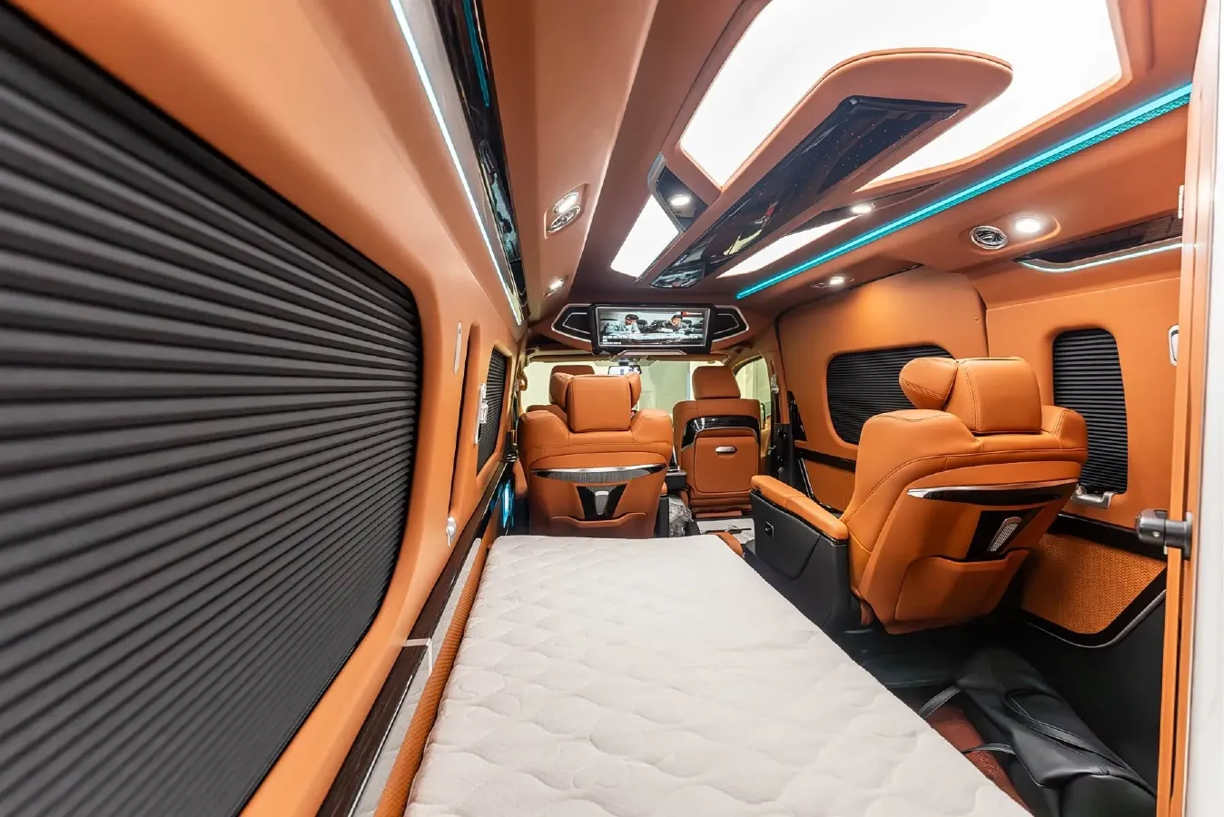 2024 Century Century 3.5L 262HP V6 E-CVT PHEV 18.1KWH,autocango,china used car exporter,china ev exporter,chinese used car exporter,chinese used ev exporter